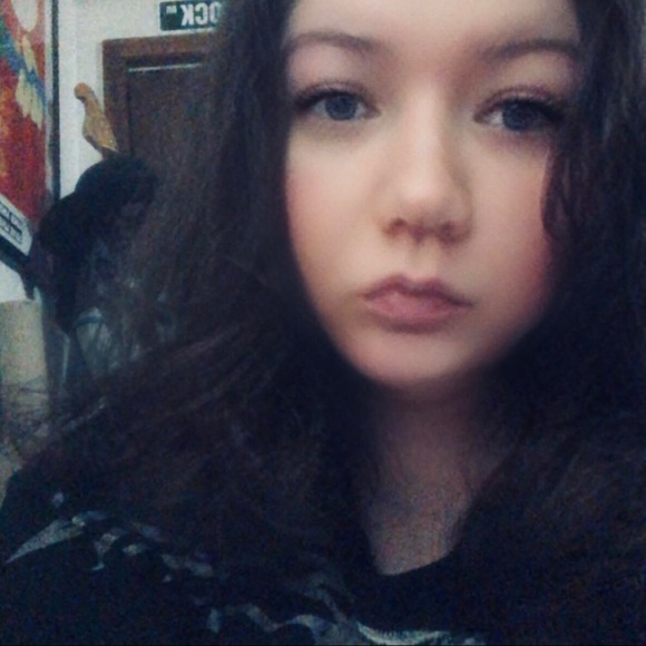 Meet your Posher, Jasmine - Picture 2 of 3